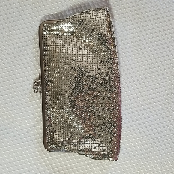 WHITING & DAVIS VINTAGE SILVER MESH TWO COMPARTMENT WALLET - Picture 3 of 8